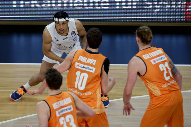 立国际田径 立国际田径